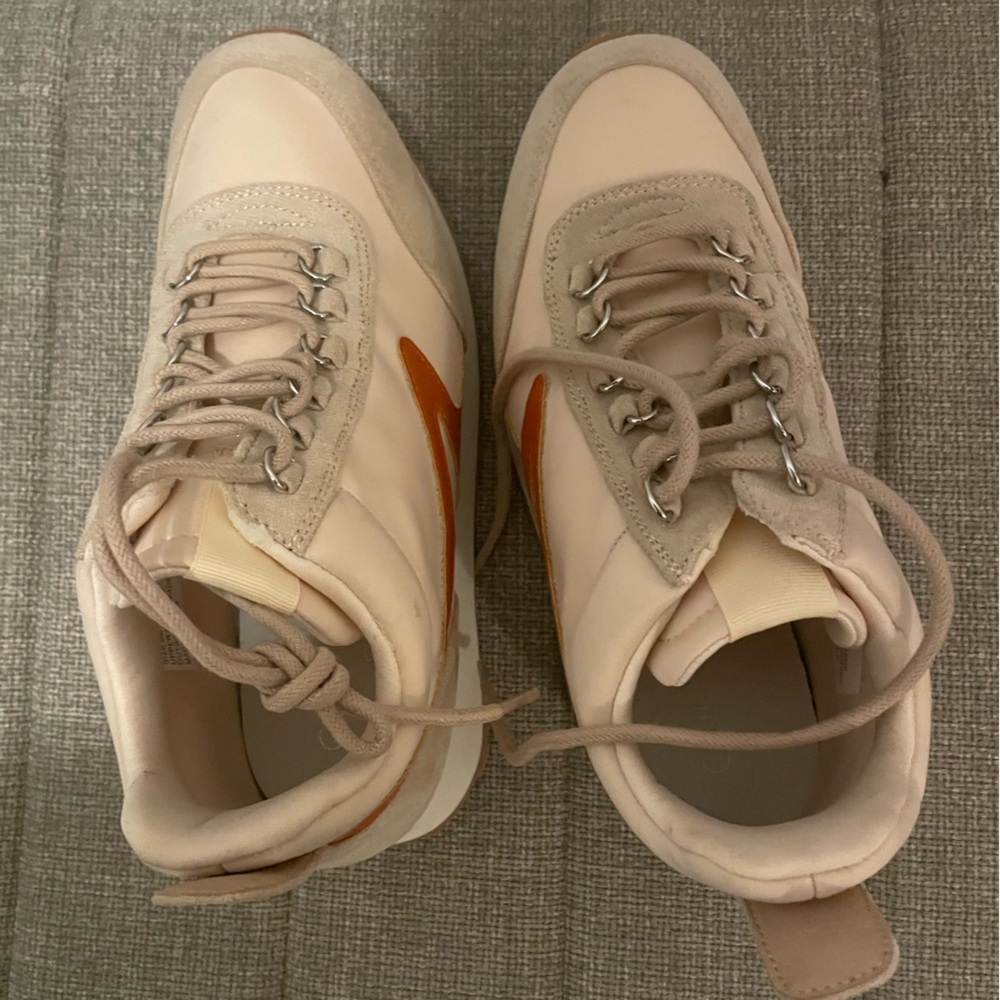 High top sneakers, Sz 7